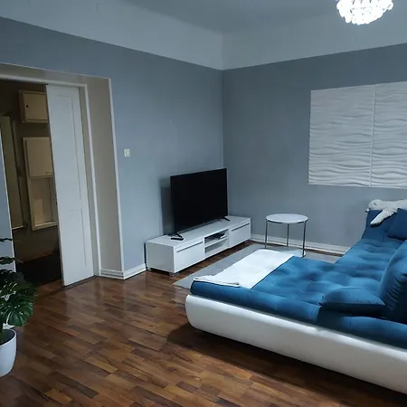 Διαμέρισμα Stylish With Stunning Views Of The Railway Square 74m2